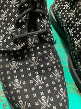 Bottines têtes de mort DOC MARTENS taille 39