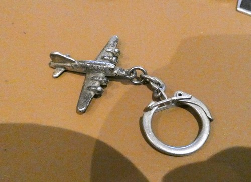 Ancien rare porte clé - , avion