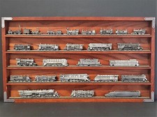 Franklin Mint, étagère avec ses 25 locomotives miniatures en étain - 1986