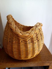 Ancien Petit Panier en Osier Forme Ronde Asymétrique 