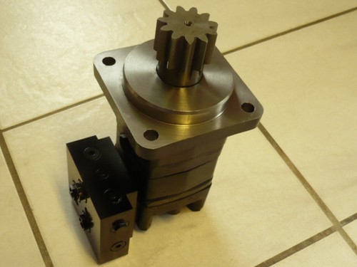 Moteur hydraulique rotation - À,