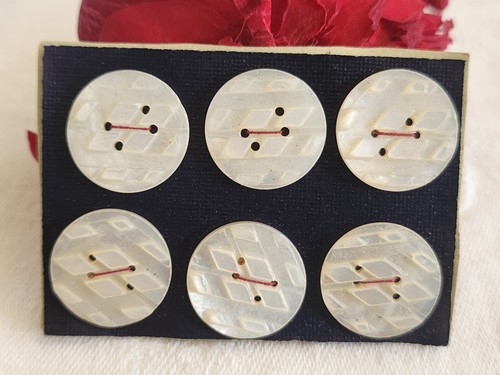 Rare petite plaque boutons