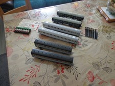 lot de wagons jouef+ poste de commande + rails heurtoir