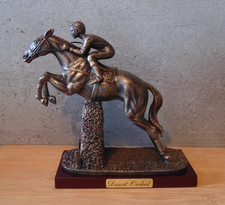 Statuette cheval de course en résine collection éditions Atlas