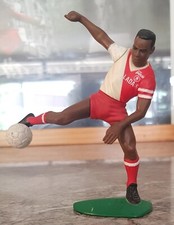 N° 103 ...Figurine TONKA 1989