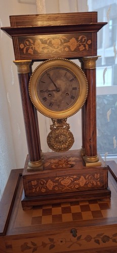 Deux anciennes pendules - anciennes,