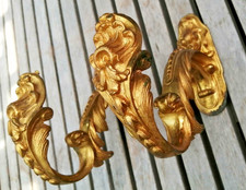 deux Anciennes superbe embrasse de rideaux en bronze doré marque J C