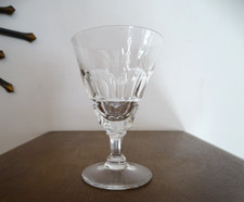 1 verre eau / vin cristal Daum France modele taillé cotes plates signé H 13 cm