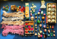 Vintage lot de 135 décorations de Noël anciennes boules cimiers santons...