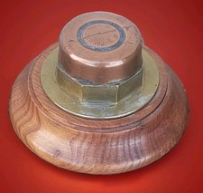 ANCIEN CACHE ÉCROU DE ROUE MONTER   EN PRESSE PAPIER AUTOMOBILE COLLECTION 