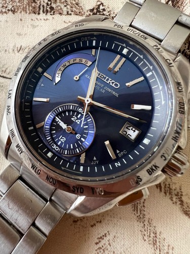 Montre solaire radiocommandée