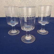 3 Verres A Pied Ancien