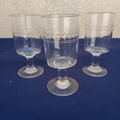 Verres pied ancien - a,
