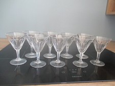 9 anciens petits verres à