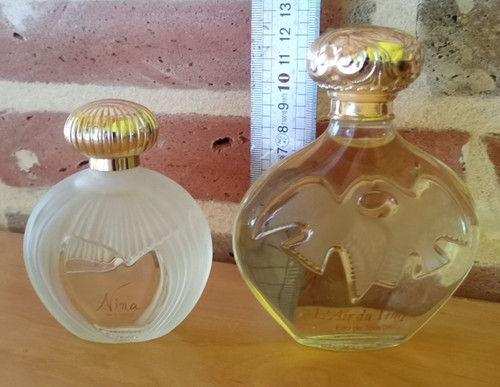 Deux flacons parfum factice - deux,