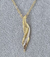 Collier en or massif 18 carats avec son pendentif (anneau invisible) - femme