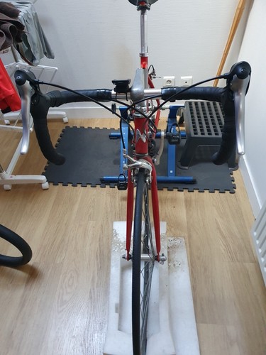 Vend vélo route - vend, homme