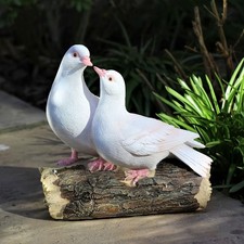 Statue de couple de pigeons