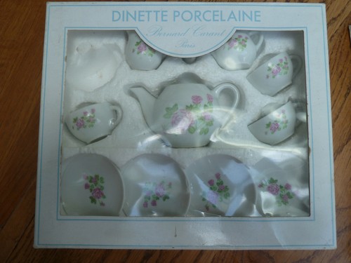 Dinette poupée service à - de,