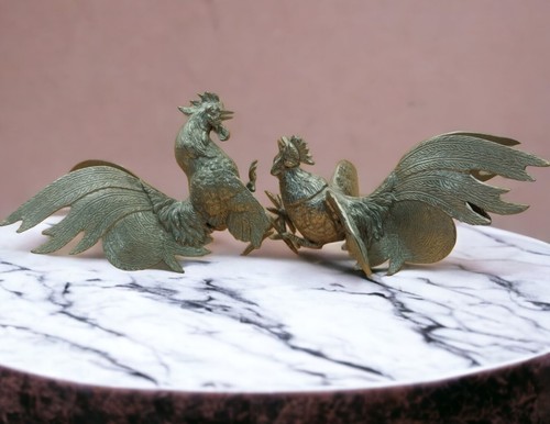 Combat deux coqs bronze - coqs, en