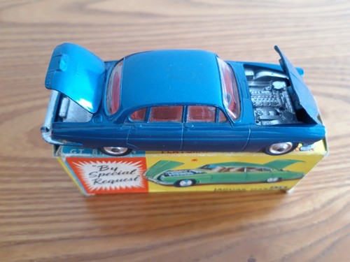 Corgi toys 238 jaguar - corgi,