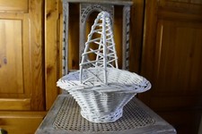 Panier de mariage en osier blanc.