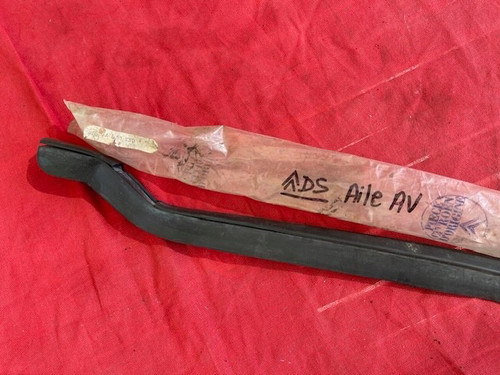 Joint neuf origine entre aile - neuf,