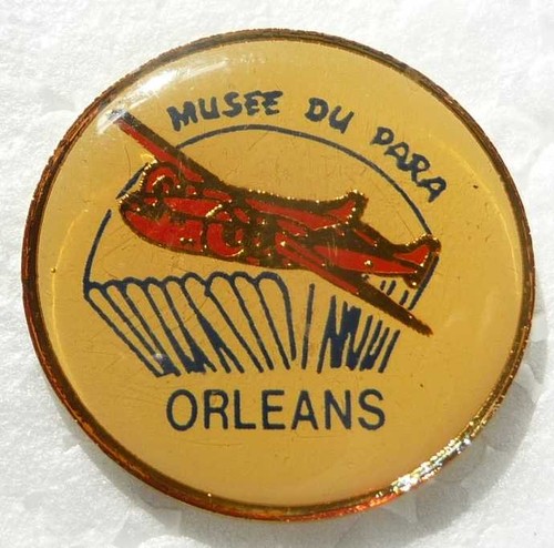Pin militaire musee du - pin's,