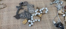 Lot médailles religieuses anciennes + petite croix chapelet perlé – collection