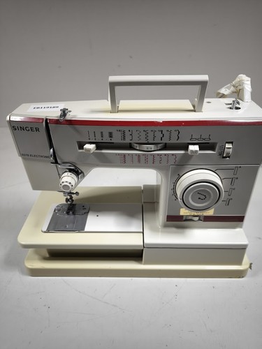 Machine coudre - À,