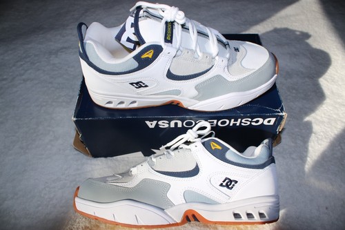 Kalis es - -,
