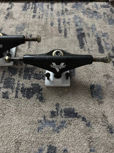 Venture skateboard trucks - skateboard,