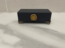 socle en bois gris foncé avec pieds bronze et couronne Napoléon Ier 9,9 x 4,2 cm