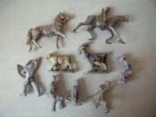 Lot de 9 anciens personnages