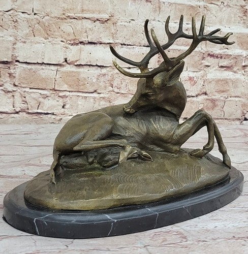 Bronze renne cerf sur rock - bronze,