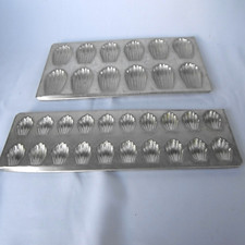 moules a madeleines 12 et 20 pièces metal blanc lot 2