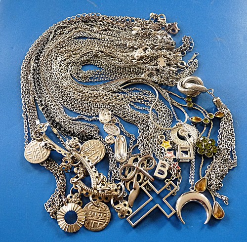Lot bijoux colliers - lot,