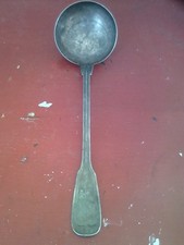 ANCIENNE LOUCHE EN METAL