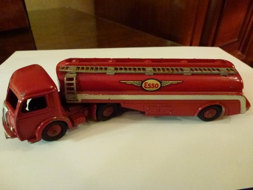 Dinky toys camion citerne esso - dinky,