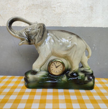 Eléphant en faïence horloge