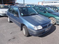 Poignee porte avant droit