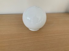 opaline ancienne blanche boule