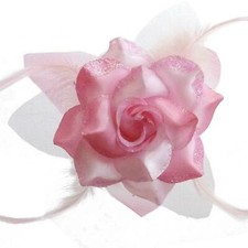 Broche pince cheveux bibi grosse fleur plumes rose bonbon pin up paillettes 