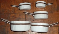 ancienne serie de casseroles en porcelaine blanche cotelée filet dore
