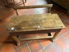 Bureau ancien d écolier ; bureau en bois avec ses deux encriers