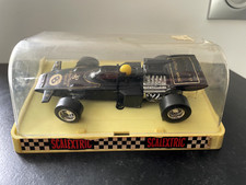 ANCIEN CIRCUIT MINIATURE SCALEXTRIC AVEC PUBLICITÉS RAILS VOITURES