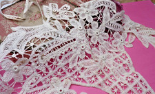 ANCIEN GRAND MOTIF PANIER en DENTELLE de LUXEUIL vers 1920