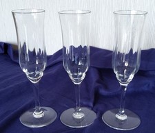 3 FLÛTES À CHAMPAGNE EN