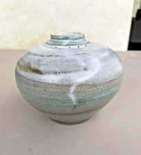 vase boule en grès signé