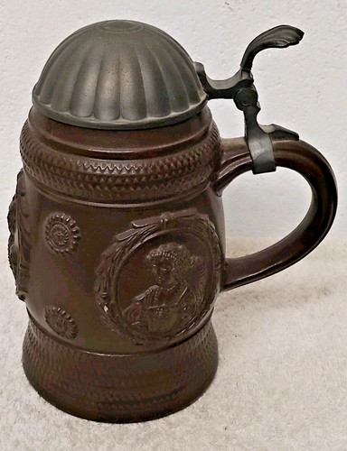 Ancienne chope bière avec - a,